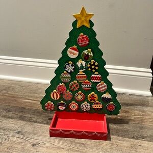 Melissa & Doug Wooden Magnetic Advent Calendar Countdown to Christmas Tree